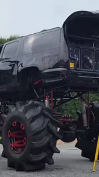 Video: Monster truck wrap