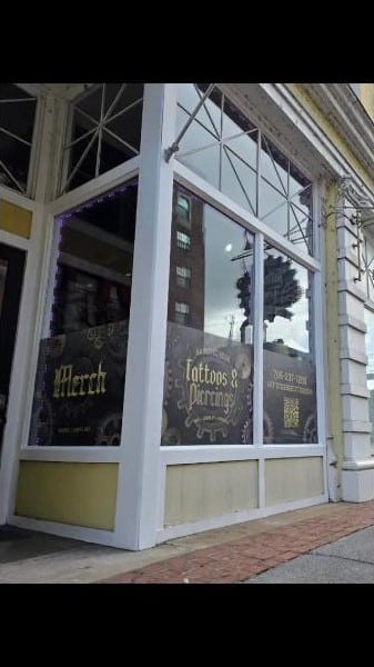 Video: Storefront graphics for a tattoo studio (1:00)